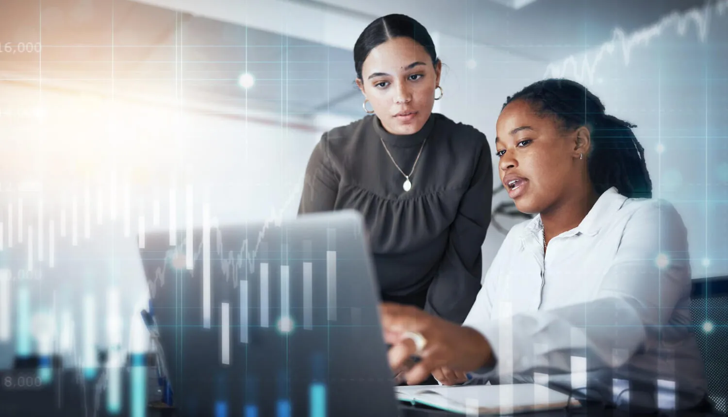 Tableaux de bord Heedify Power BI natif, KPIs opérationnels temps réel, analyse de tendances, comparaison période/équipe/file