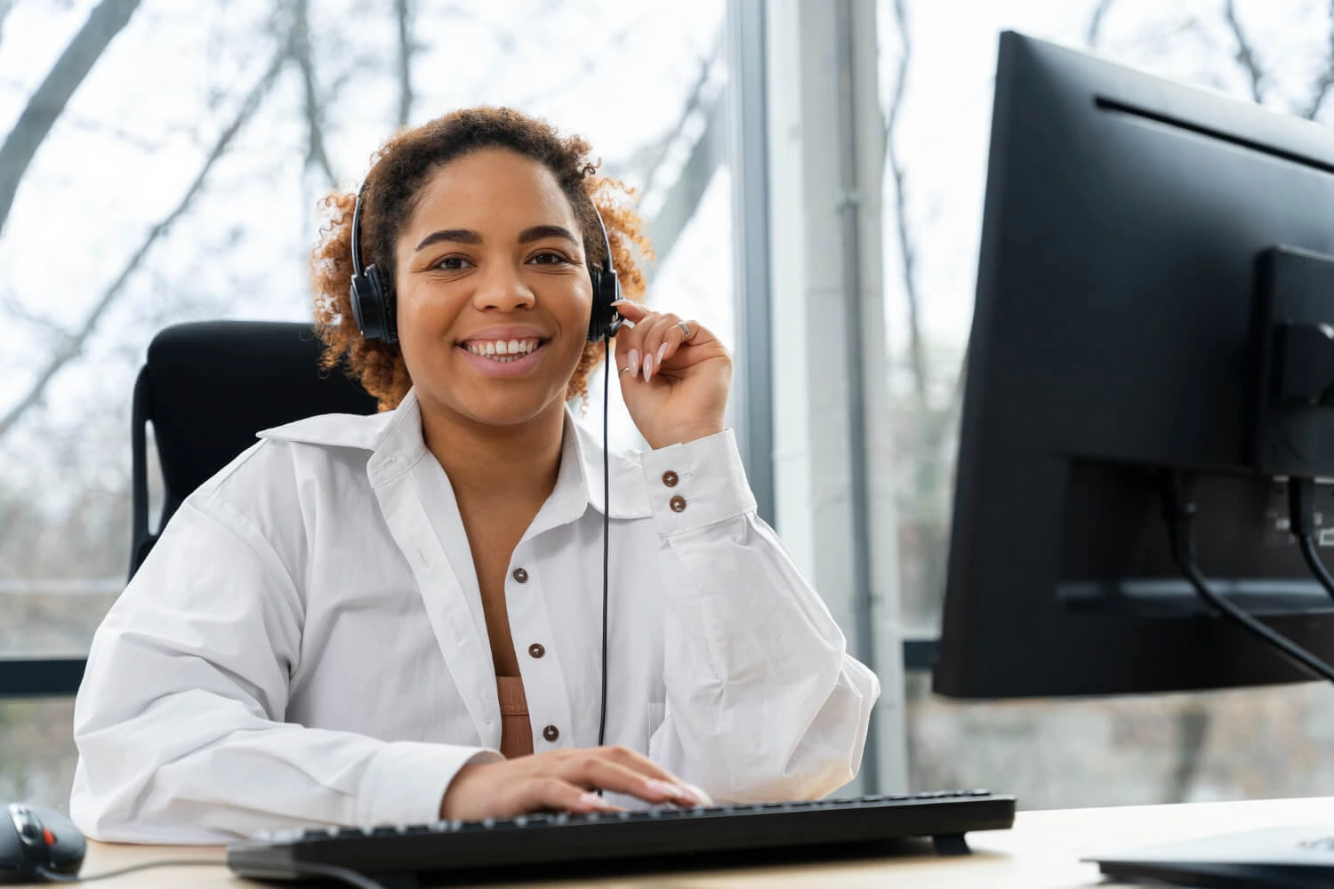 Heedify attendant with headset inside Microsoft Teams, real-time presence and calendar visibility